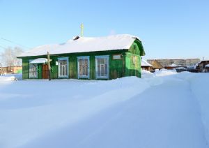 В 90-х годах прошлого века при содействии Патриарха Алексия II в Колпашево появился приход. Местными властями для него было выделено  деревянное пустующее здание по ул. Обской, 50.