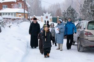 Апрель