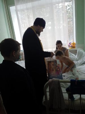 Молебен в больничной часовне вмч. Пантелеимона при городской больнице Северска
