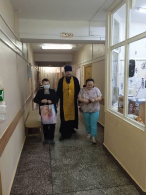 Молебен в больничной часовне вмч. Пантелеимона при городской больнице Северска