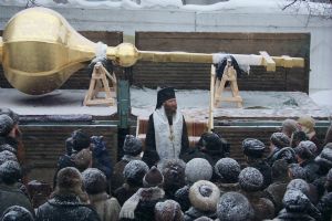 Возведение куполов на Богоявленский собор<br><br>январь 2001 года