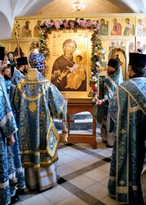 30 июня 2002 года Томск встречал великую святыню – Иверскую икону Божией Матери, доставленную в наш город со Святой горы Афон (Греция), где она была написана в благословение благочестивым жителям Сибири.