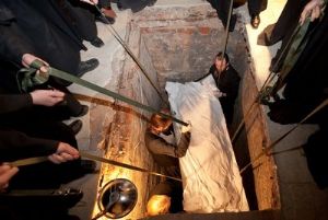 В 2011 году при участии владыки Ростислава состоялось обретение мощей святителя Макария. От Томской епархии в комиссию по обретению святыни входили митрополит Томский и Асиновский Ростислав и архимандрит Силуан (ныне епископ Павлово-Посадский)