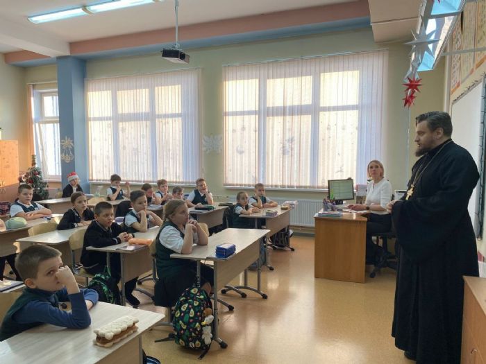 Иерей Алексий Самсонов, СОШ 16