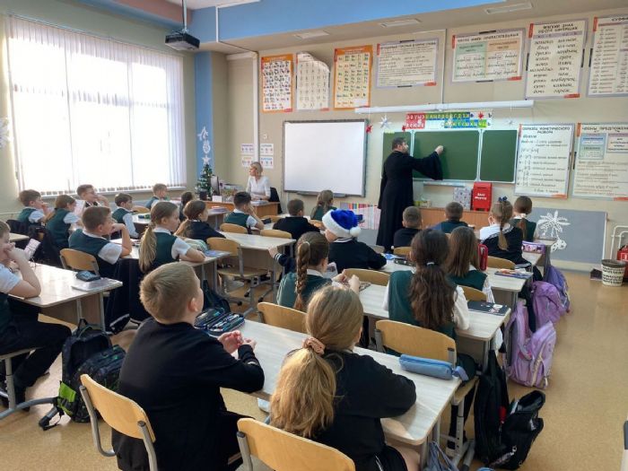 Иерей Алексий Самсонов, СОШ 16